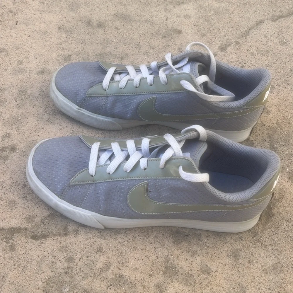 Nike Classic Women's Wolf Grey Sneakers Size 9
